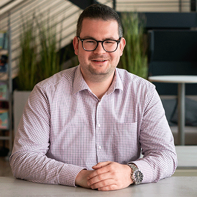 Ein Foto zeigt den d.vinci Mitarbeiter Niklas aus dem Team Growth.