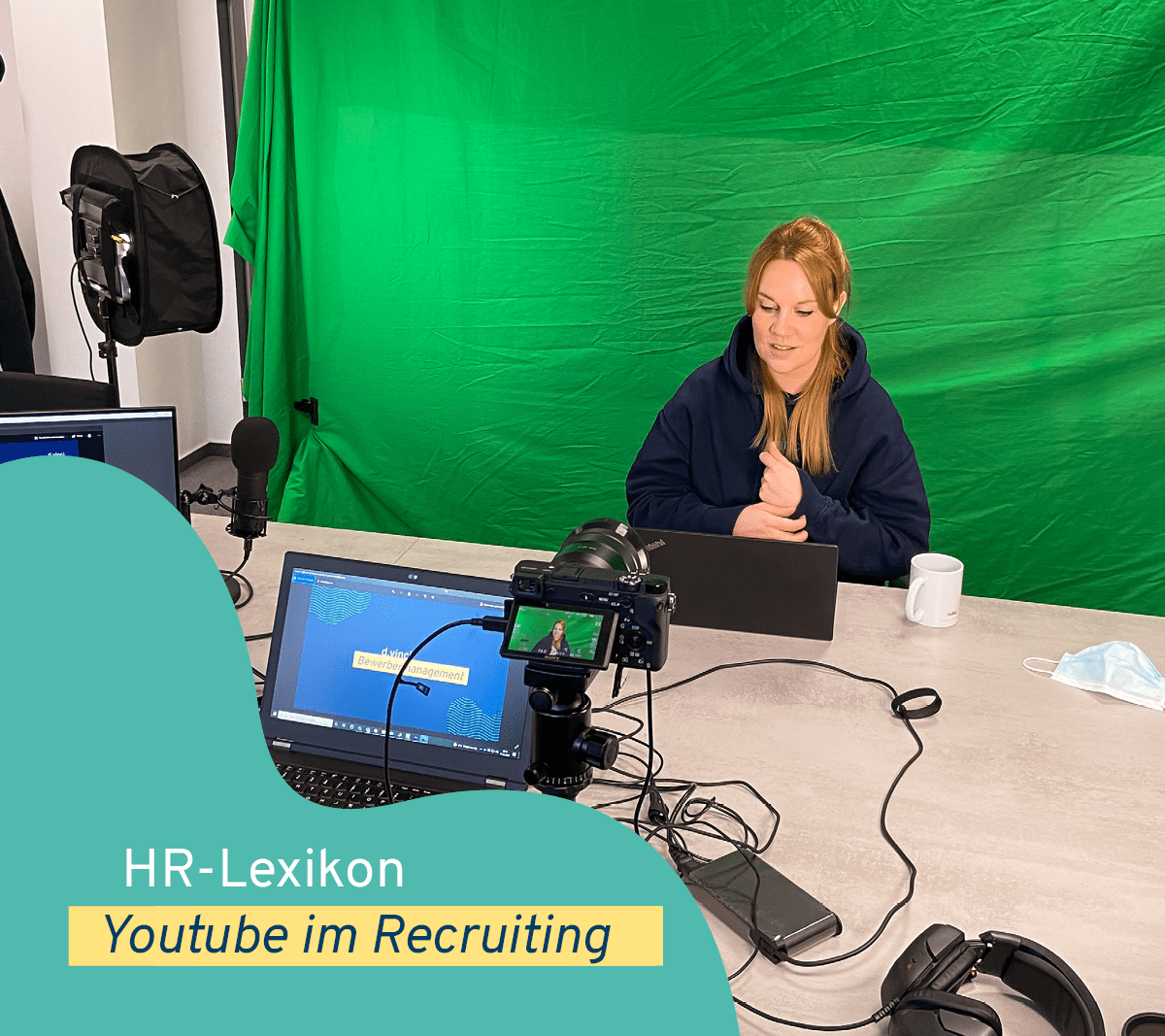 Fotografie einer Sprecherin während der Produktion eines YouTube Videos für das Employer Branding