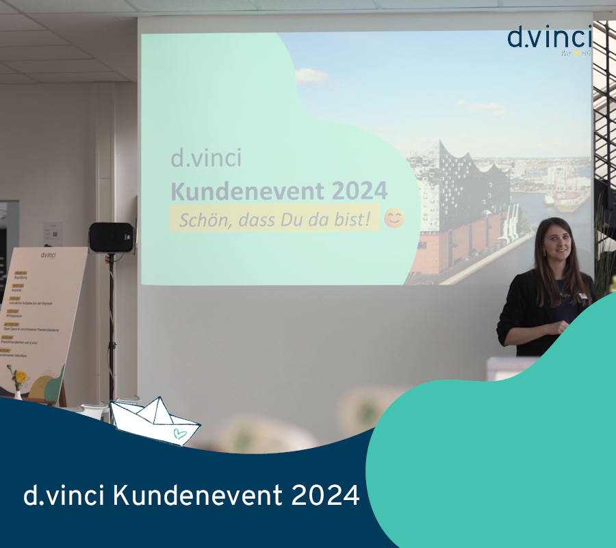 Präsentation beim d.vinci Kundenevent 2024 zur Zukunft im Recruiting, mit Sprecherin und Projektor